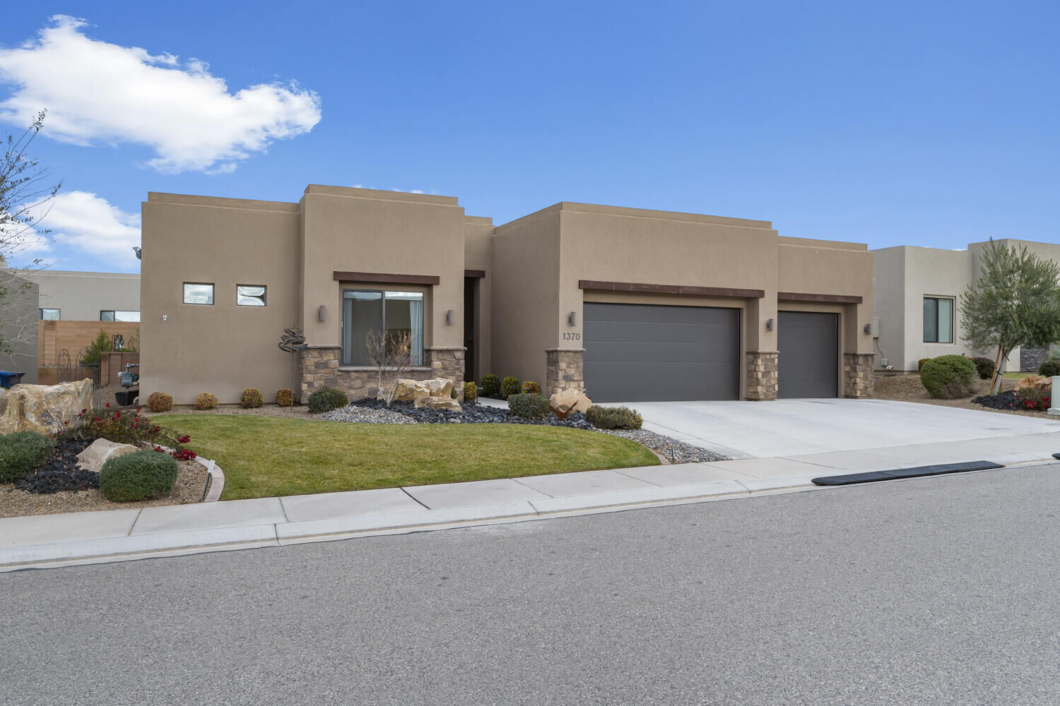 Property Photo:  1370 W Firepit Knoll Dr  UT 84770 