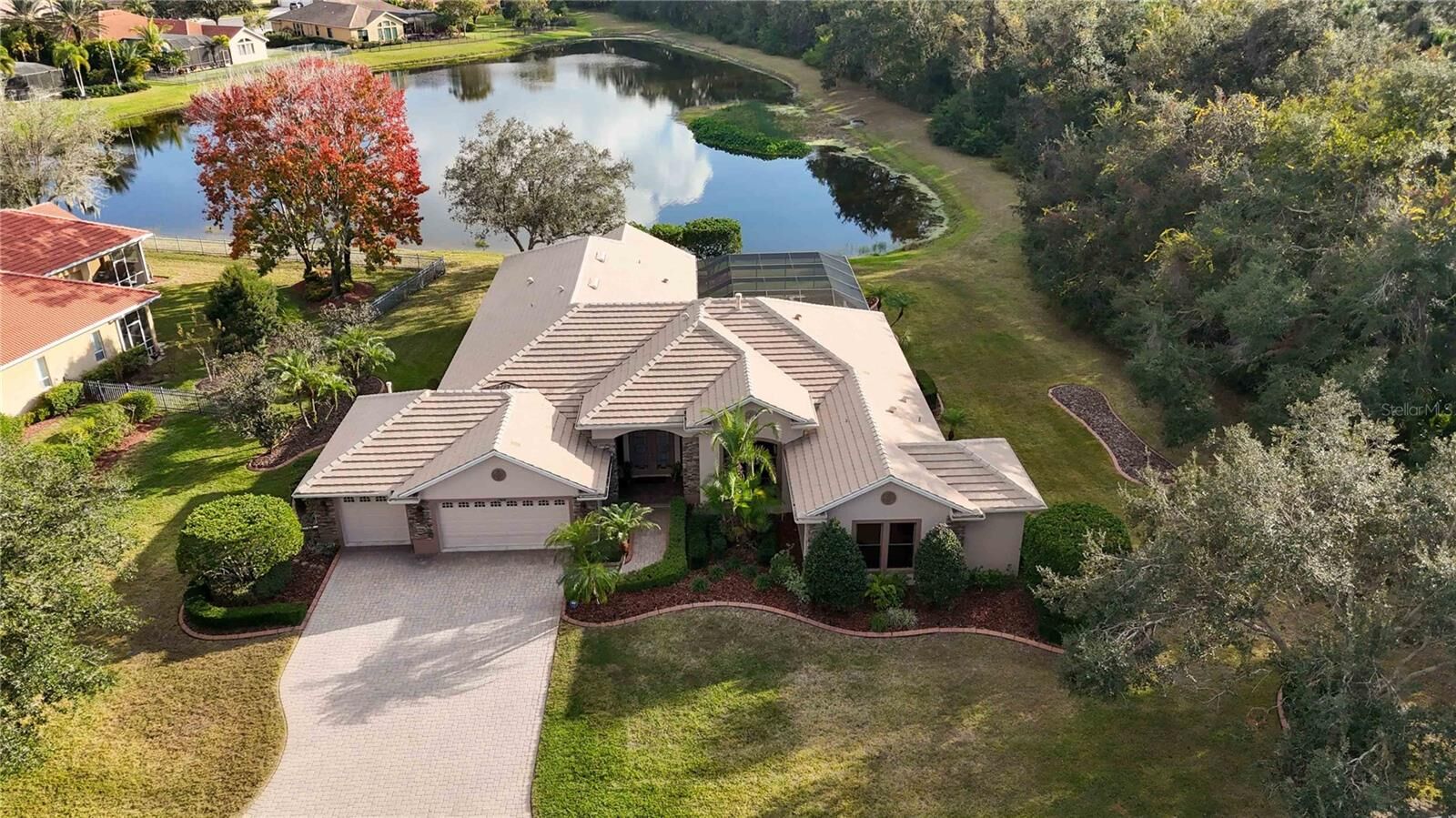 Property Photo: 13018 Magpie Place FL 34212