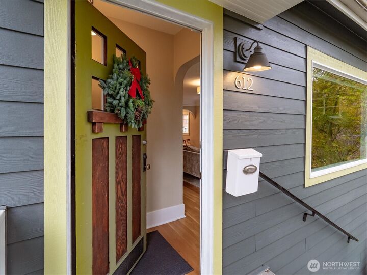 Property Photo:  612 NW 84th Street  WA 98117 