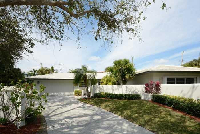 Property Photo:  2717 NE St  FL 33306 