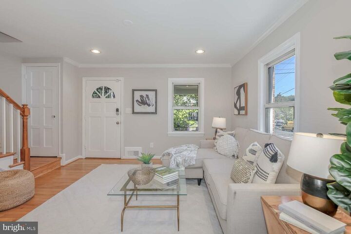 Property Photo:  735 Emerson Street NE  DC 20017 