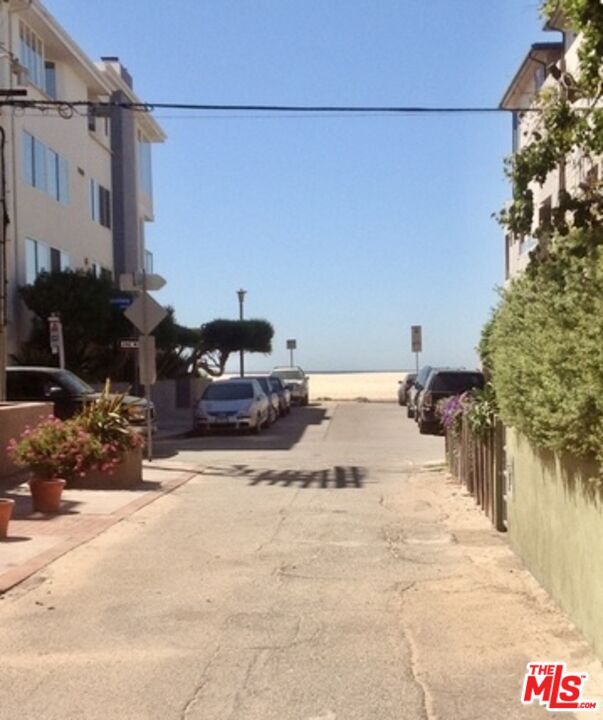 Property Photo:  20 Quarterdeck St  CA 90292 