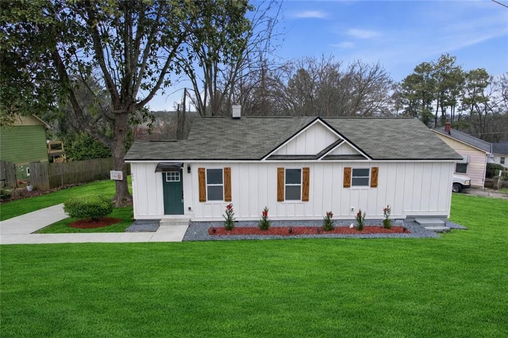 Property Photo:  177 Woods Drive NE  GA 30060 