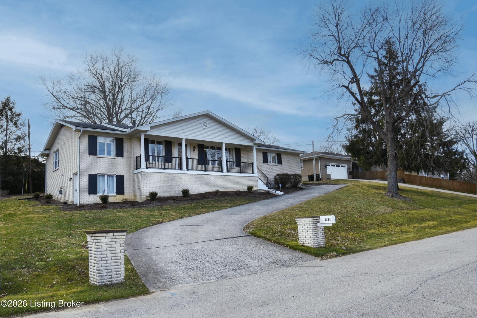 Property Photo:  1321 Tycoon Way  KY 40213 