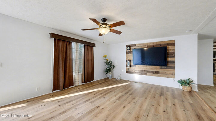 Property Photo:  6811 Memory Ln  KY 40258 