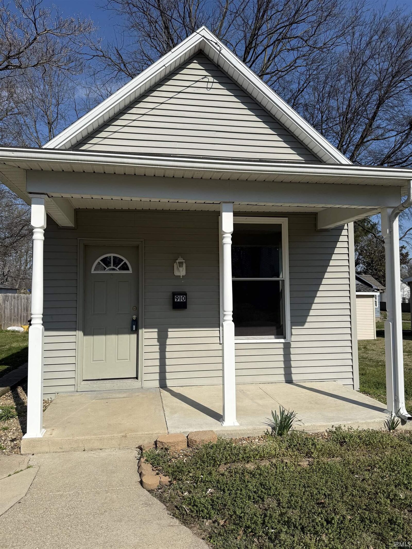 Property Photo: 910 N Mulberry Street IN 47620