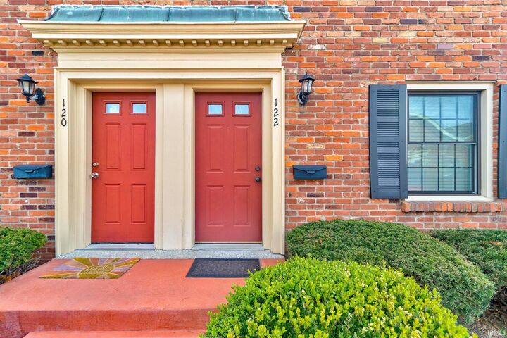 Property Photo:  122 Hampton Drive  IN 47715-3210 