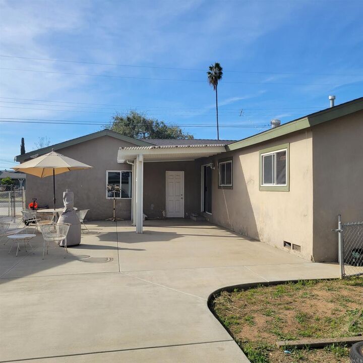 Property Photo:  940 Daisy Street  CA 92027 