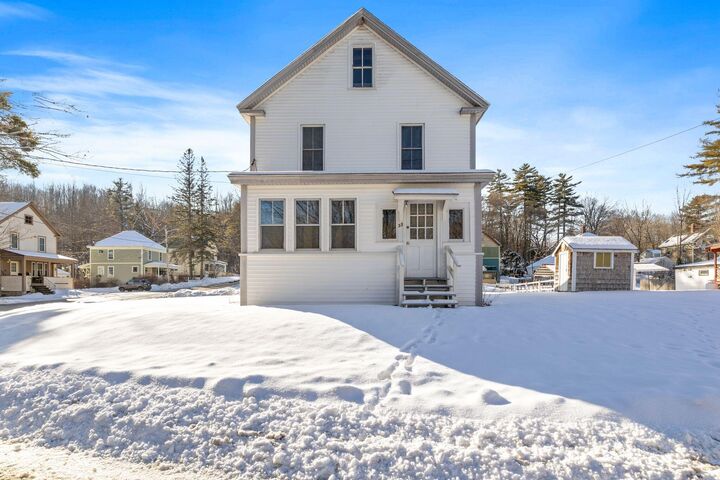 Property Photo:  33 Maple Street  ME 04048 