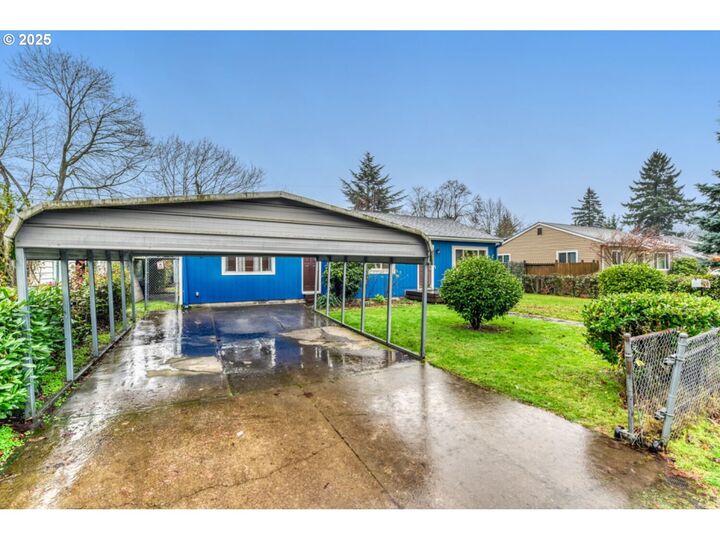 Property Photo:  8426 NE Wygant St  OR 97220 