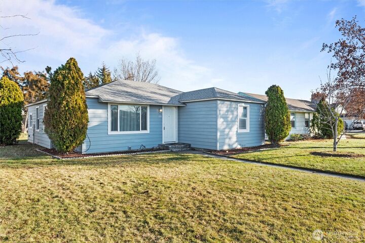 Property Photo:  172  D Street SE  WA 98823 