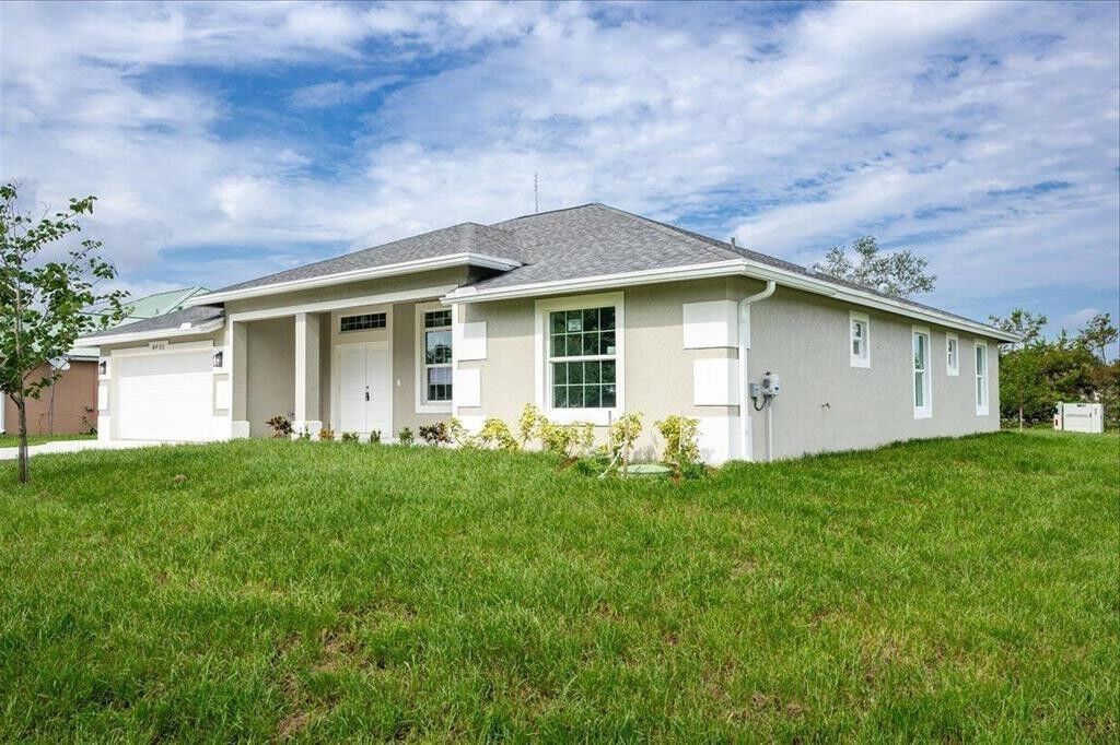 Property Photo:  1801 SW Citadel Avenue  FL 34953 