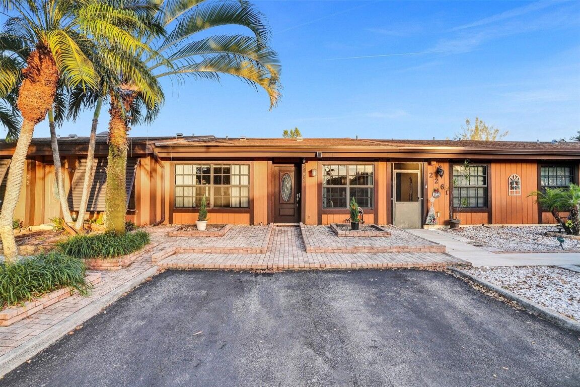 Property Photo:  2271 Dogwood Court 2271  FL 33026 