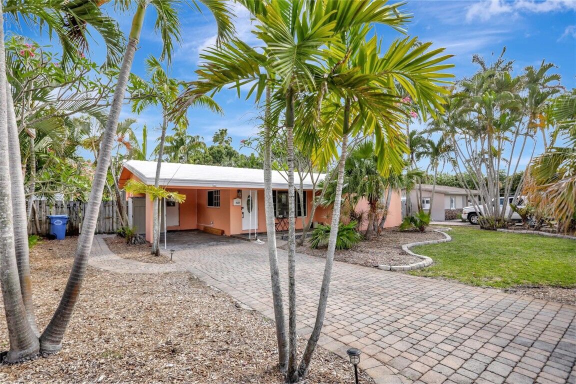 Property Photo:  1559 NE 38th Street  FL 33334 