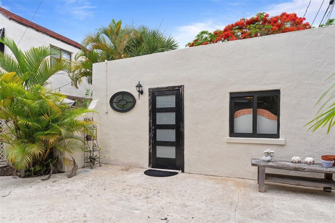 Property Photo:  927 Paseo Andorra  FL 33405 