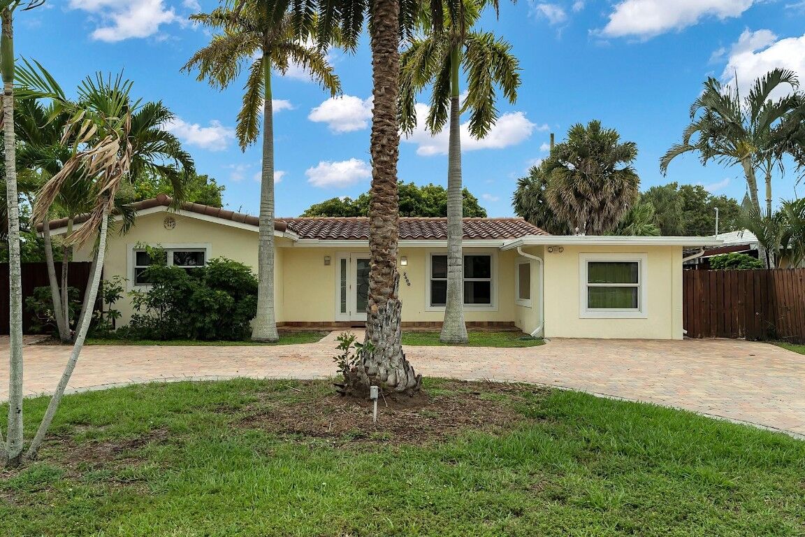 Property Photo:  2600 NE 22nd Street  FL 33062 