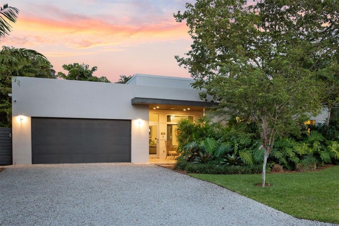 Property Photo:  2626 NE 5th Terrace  FL 33334 