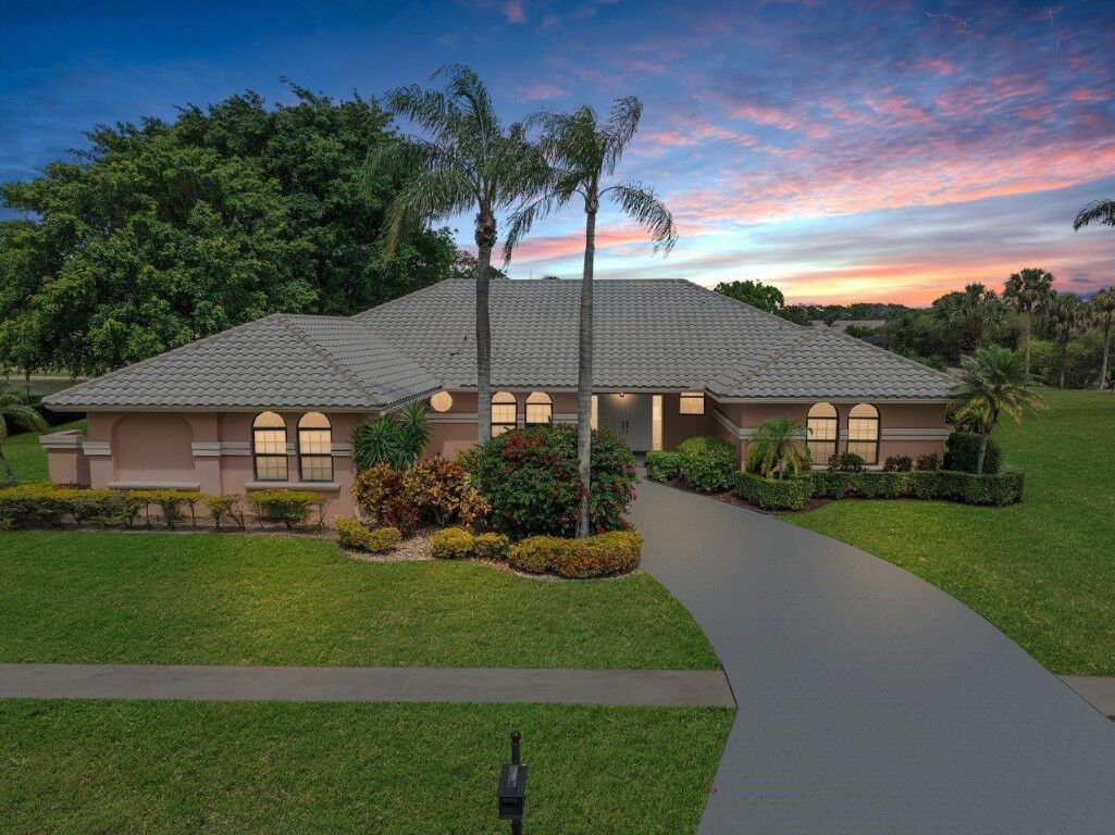 Property Photo: 10290 Camelback Lane FL 33498