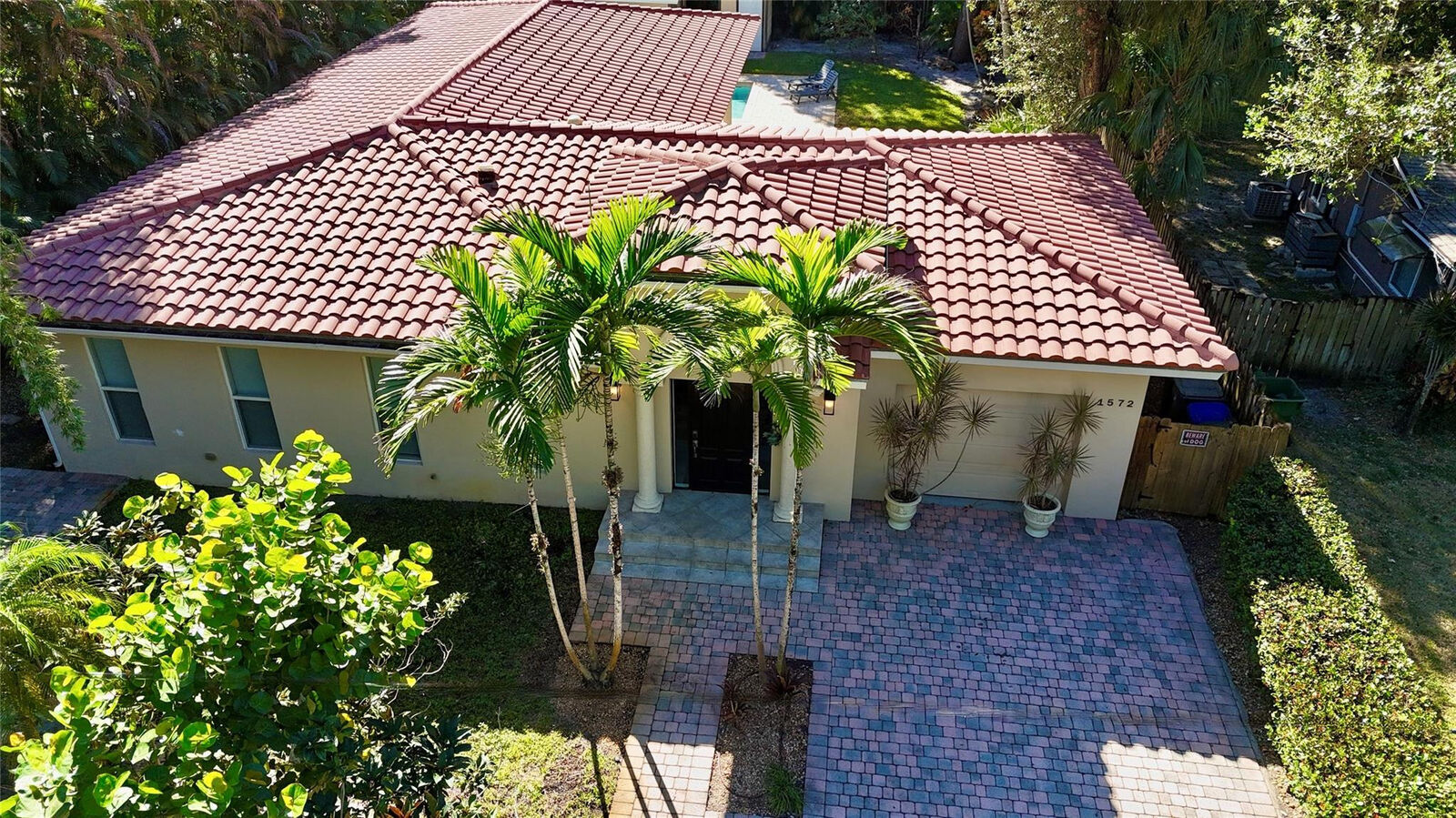 Property Photo: 1572 SW 30th Place FL 33315