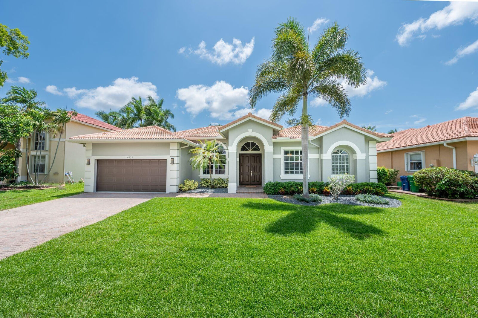 Property Photo: 4927 NW 58th Avenue FL 33067