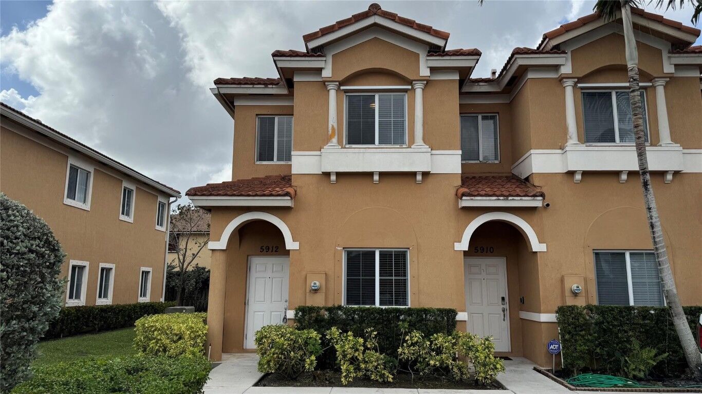 Property Photo:  5912 Woodlands Boulevard  FL 33319 