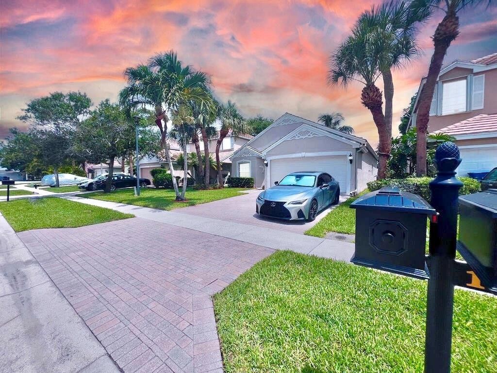 Property Photo:  137 Canterbury Place  FL 33414 