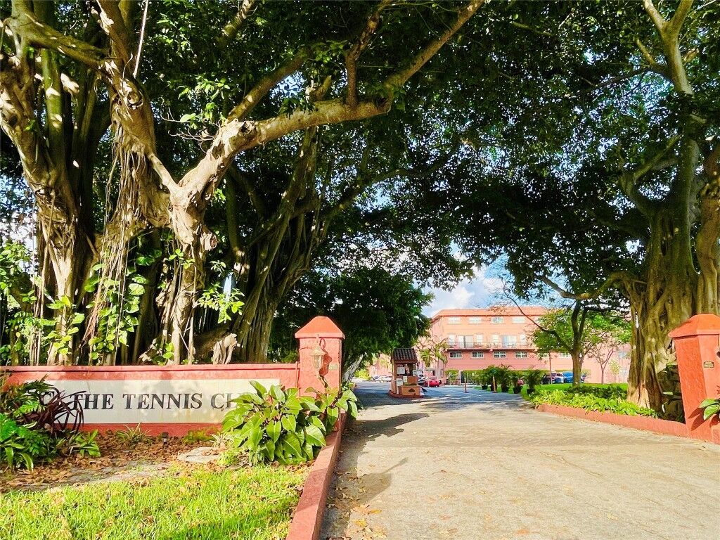 Property Photo:  660 Tennis Club Drive 304  FL 33311 