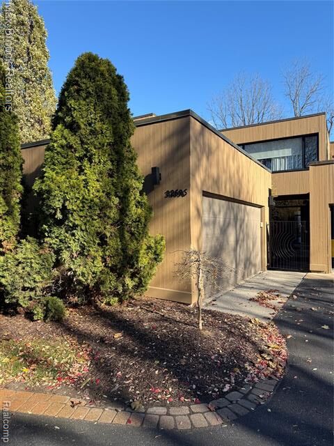Property Photo:  32696 Ravine Drive  MI 48025 