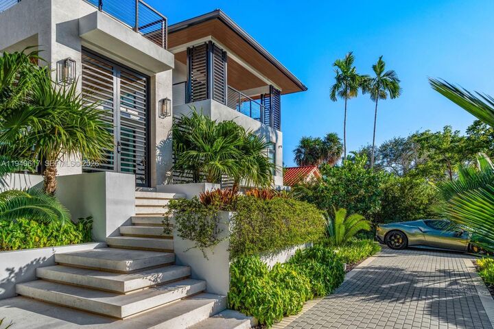 Property Photo:  6853 Sunrise Ct  FL 33133 