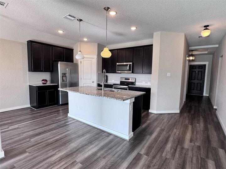 Property Photo:  300 Colthorpe Lane  TX 78634 