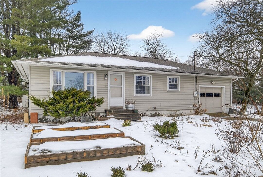 Property Photo:  12 Berkshire Drive  NY 13053 