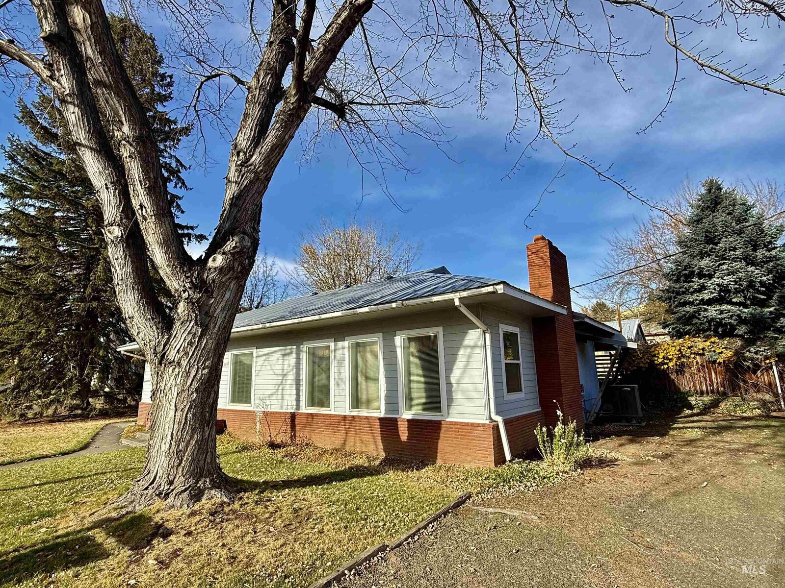 Property Photo:  2395 Villard St  WA 99347 