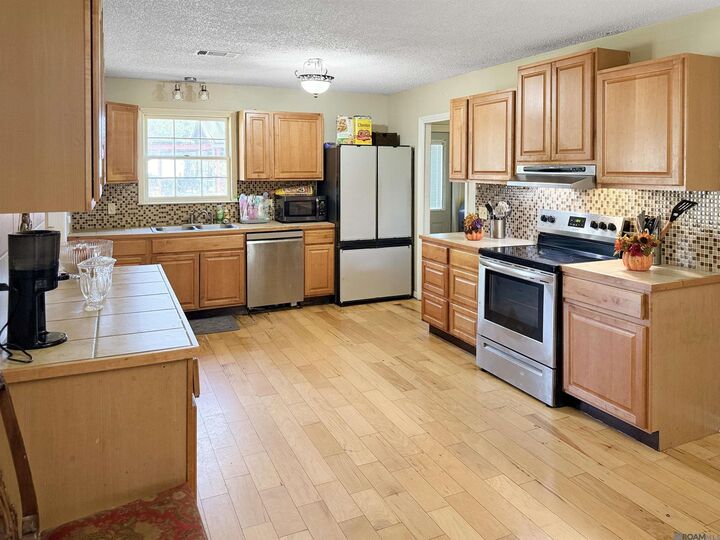 Property Photo: 5490 Rue Dubois LA 70749