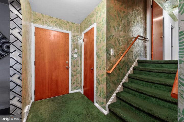 Property Photo:  319 Crestview Circle  PA 19063 