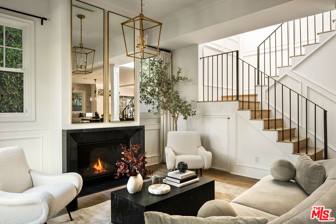 Property Photo:  6434 Colgate Ave  CA 90048 