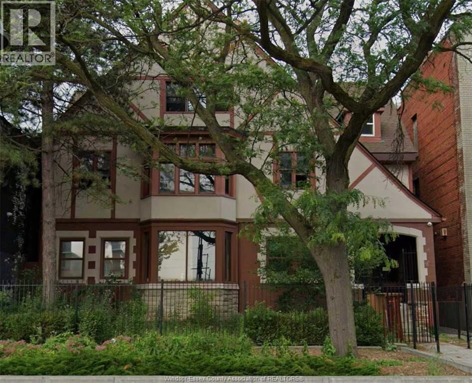 Property Photo:  691 Ouellette Avenue 6  ON N9A 4J4 