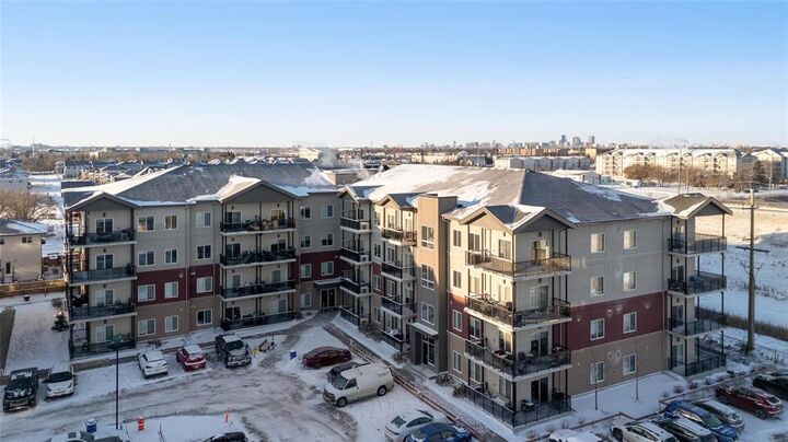 Property Photo:  60 Philip Lee Drive  MB R3W 0R2 