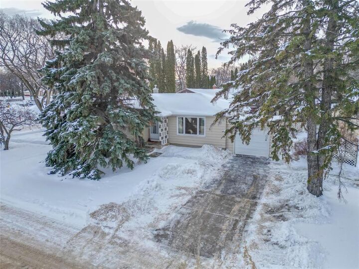Property Photo:  1204 12th Street  MB R7A 4N8 