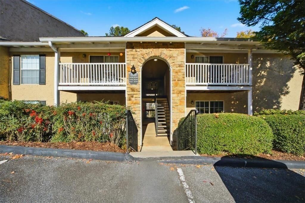 Property Photo:  3120 Seven Pines Court 205  GA 30339 