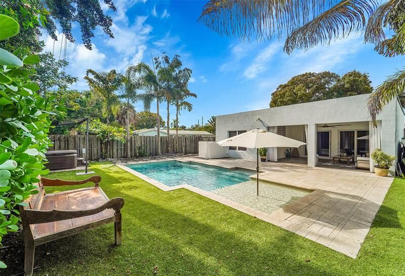 Property Photo: 1224 NE 12th Ave FL 33304