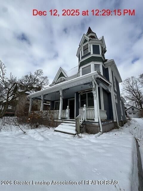 Property Photo: 327 E Lawrence Avenue MI 48813