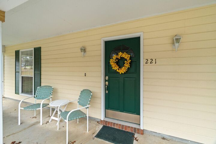 Property Photo: 221 E Lakeside Dr. MS 39402