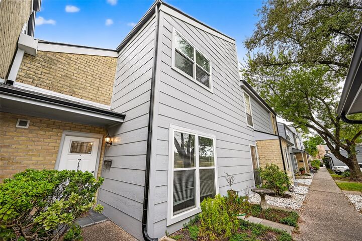 Property Photo:  711 Worthshire Street  TX 77008 