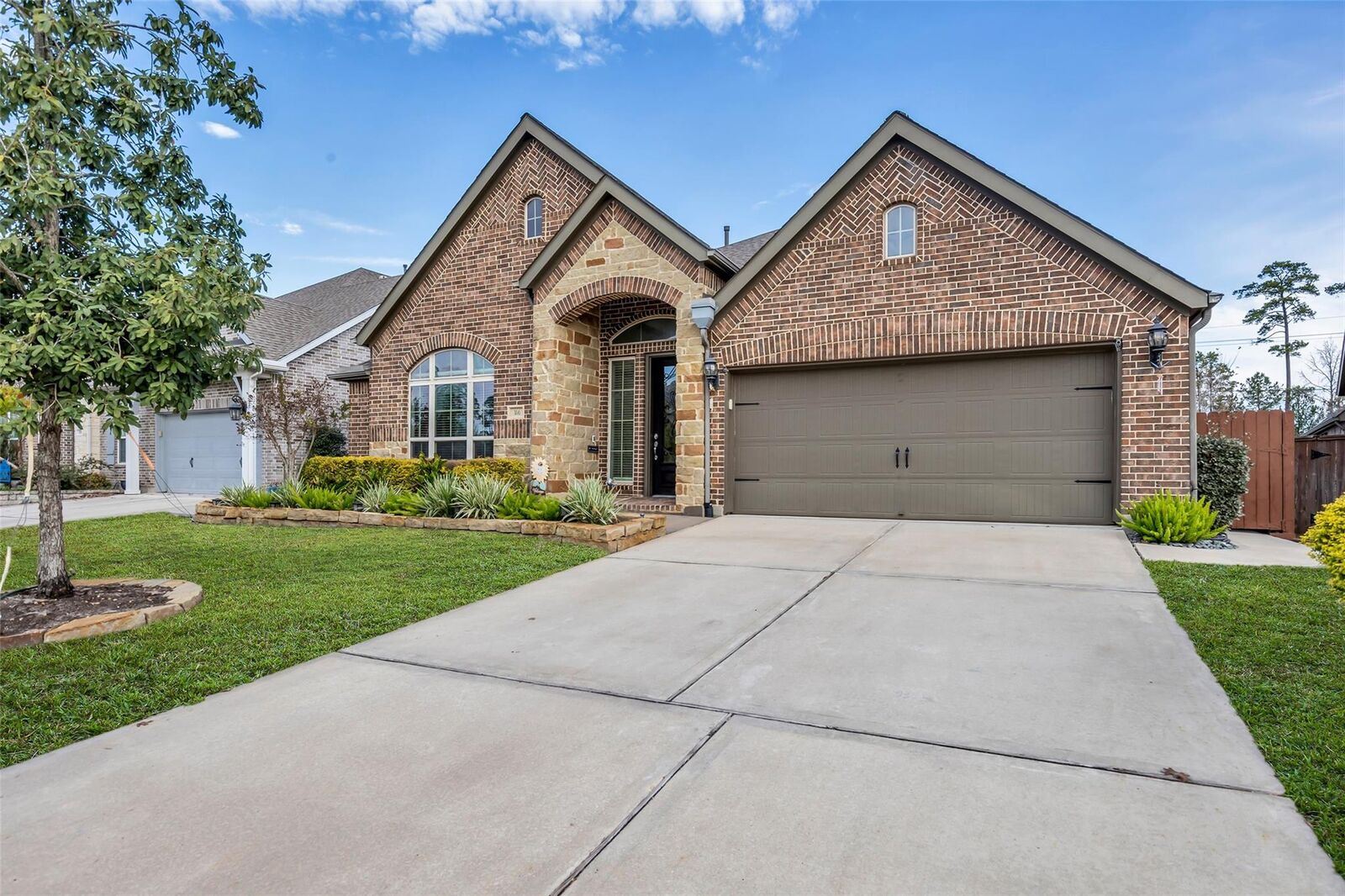 Property Photo:  166 Painted Trillium Drive  TX 77304 