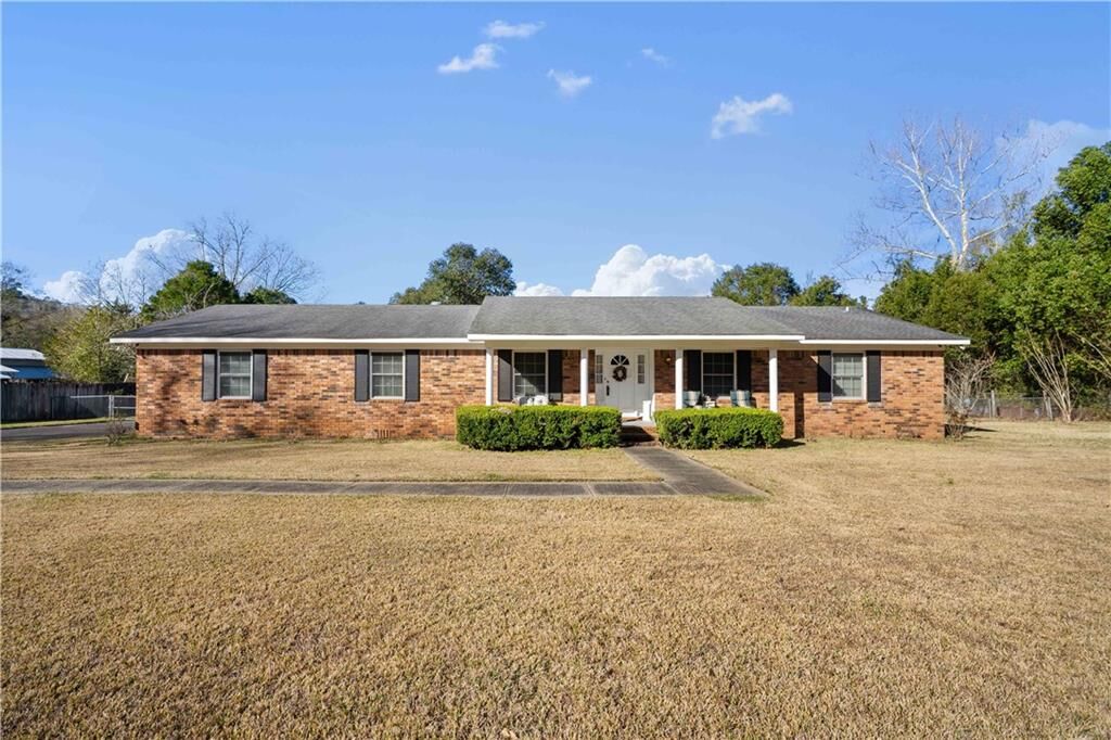 Property Photo:  5174 Roswell Road S  AL 36619 