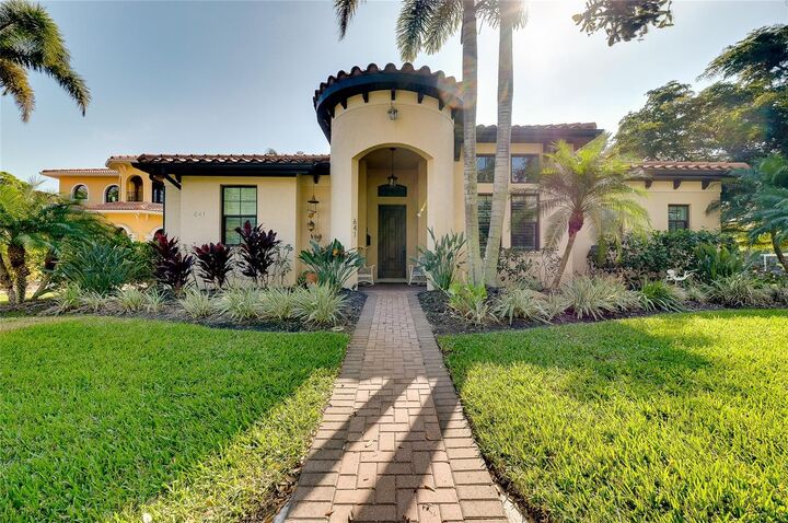 Property Photo:  641 W Venice Avenue  FL 34285 