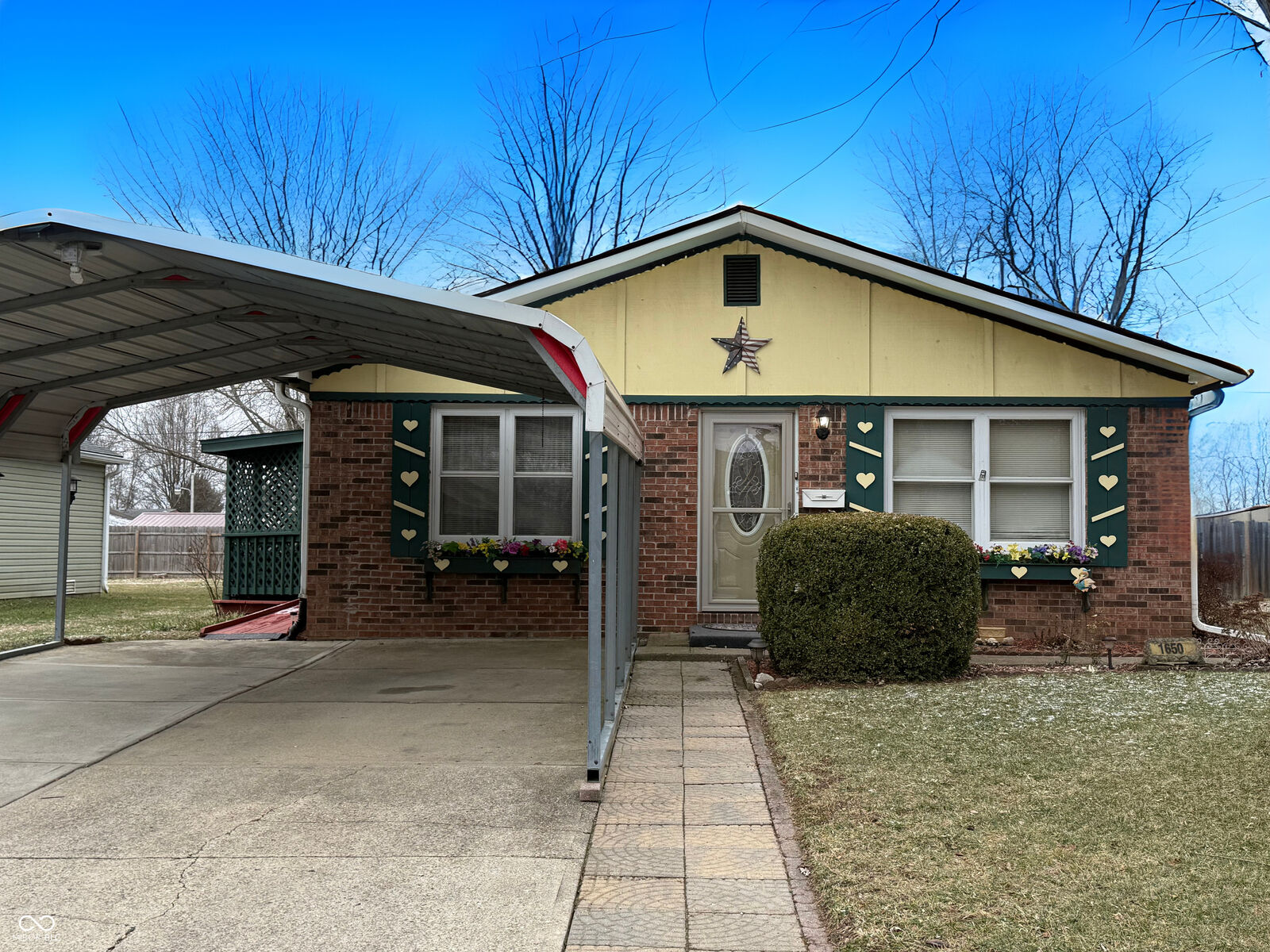 Property Photo:  1650 Plantation Drive  IN 46151 