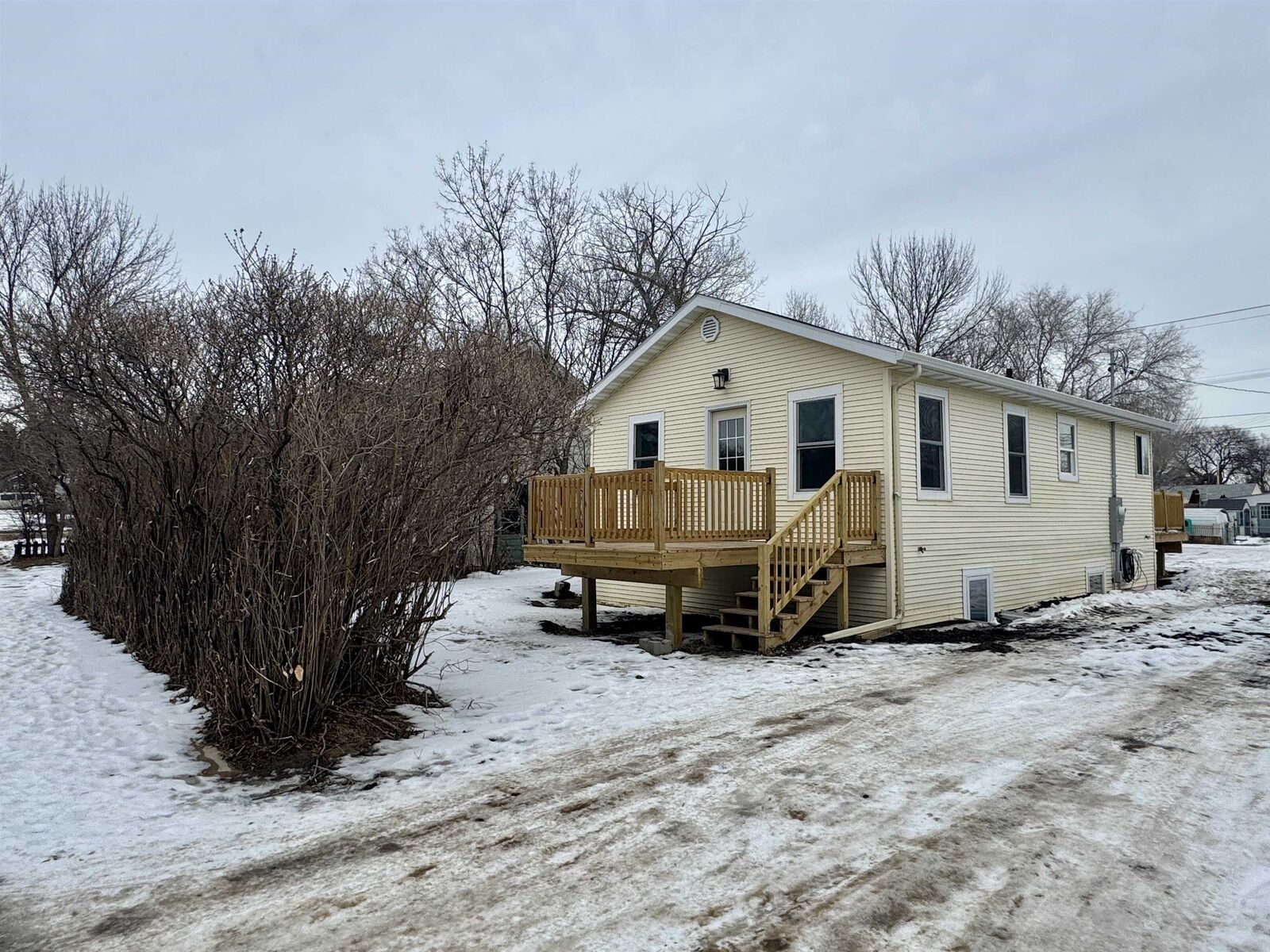 Property Photo: 616 NW 18th St ND 58703