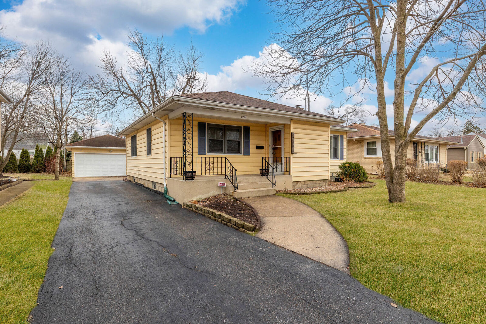 Property Photo:  1210 Campbell Street  IL 60435 