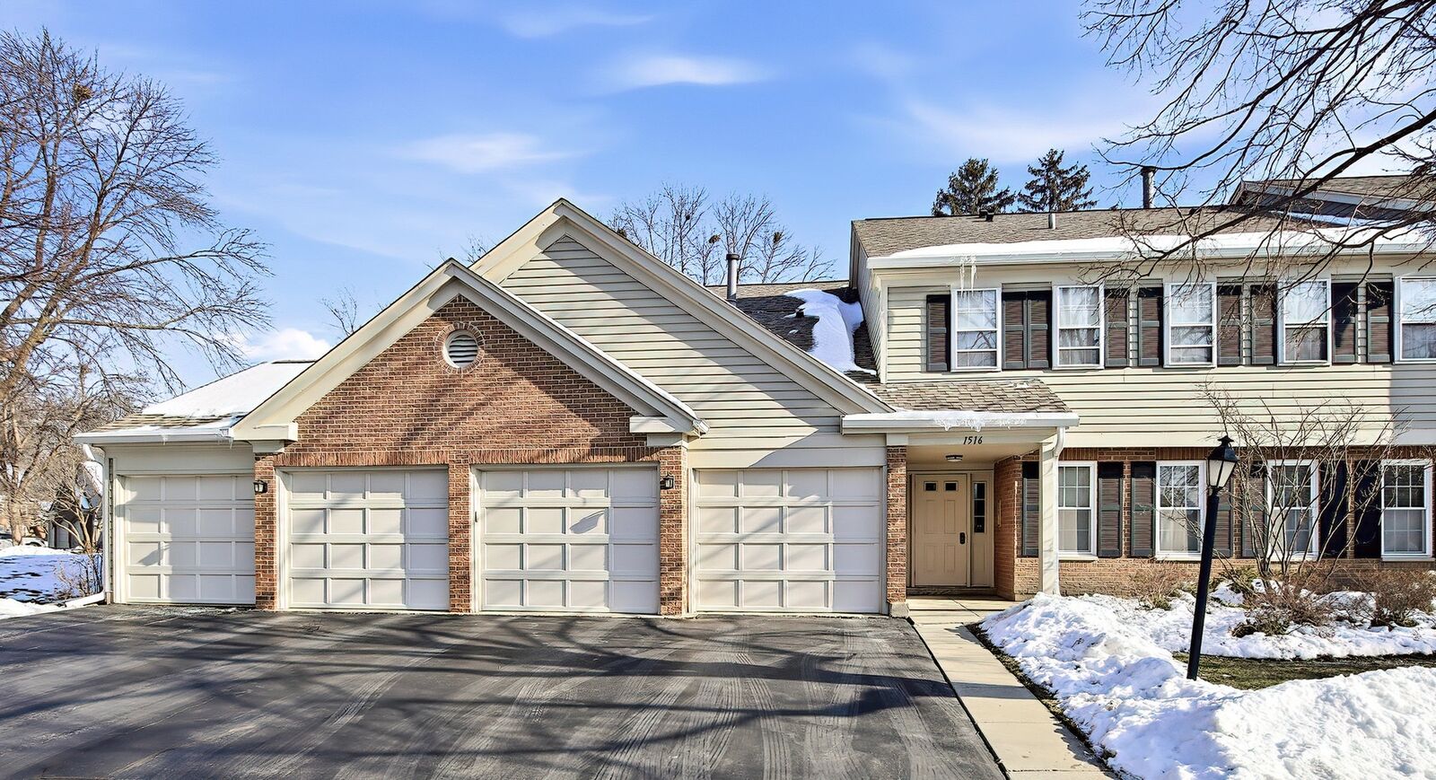 Property Photo:  1516 Camden Court A1  IL 60090 